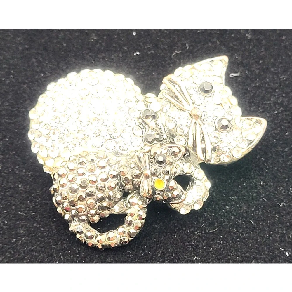 Adorable Rhinestone Cat and Kitten Brooch Pin Silver White Black
